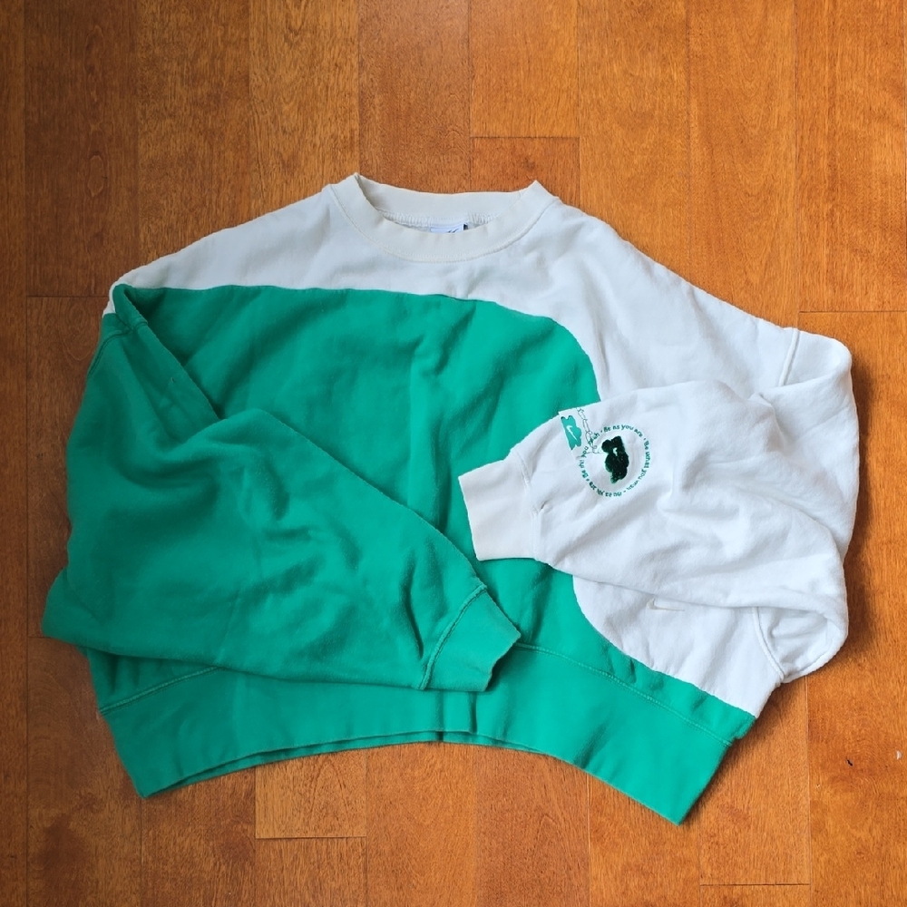 Green and White Nike Sweatshirt size M